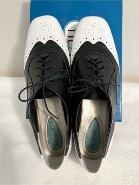 12M Black & white spectator lace ups